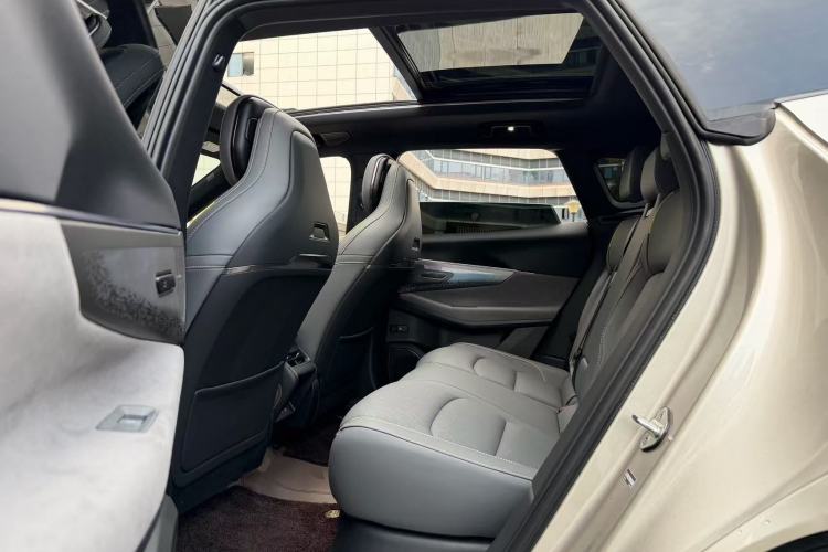 Used Lynk & Co 08 EM-P 2025 120km Long-Range Halo Left Rear Seat