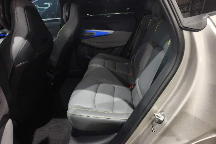 Used Lynk & Co 08 EM-P 2025 120km Long-Range Pro Left Rear Seat