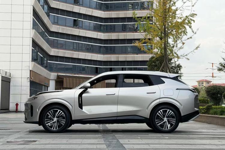Used Lynk & Co 08 EM-P 2025 120km Long-Range Halo Left Side