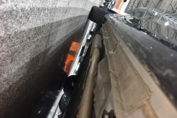 Used Lynk & Co 08 EM-P 2025 120km Long-Range Pro Left Side Sill