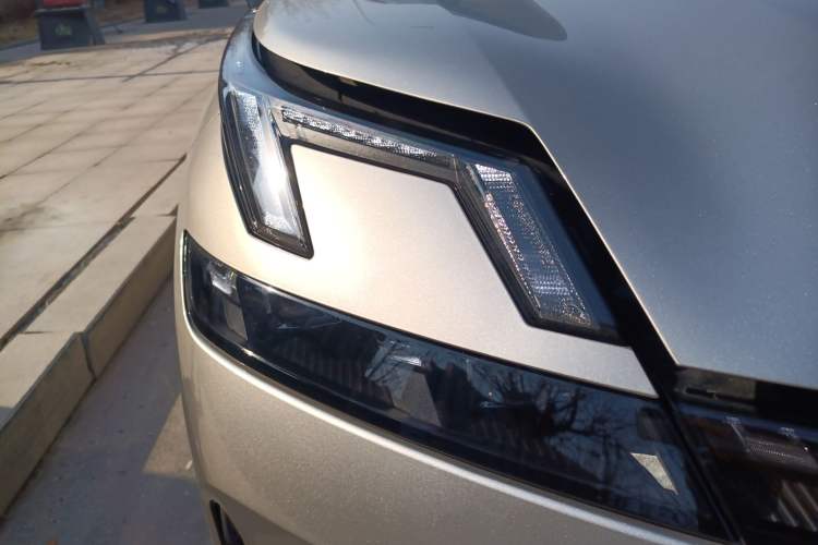 Used Lynk & Co 08 EM-P 2025 120km Long-Range Halo Right Front Headlight