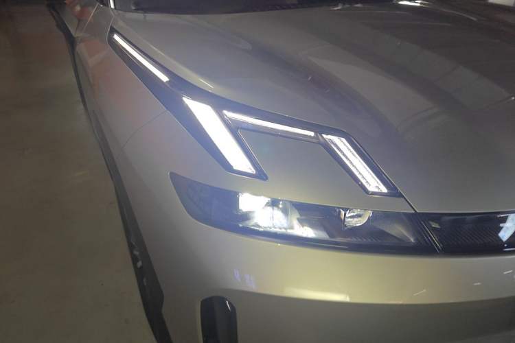 Used Lynk & Co 08 EM-P 2025 120km Long-Range Pro Right Front Headlight