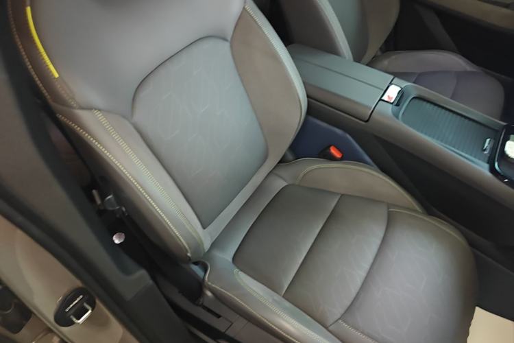 Used Lynk & Co 08 EM-P 2025 120km Long-Range Halo Right Front Seat