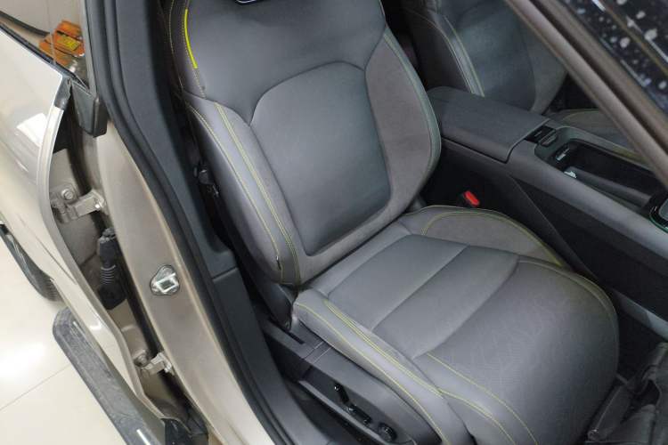 Used Lynk & Co 08 EM-P 2025 245km Ultra-Long Range Halo Right Front Seat