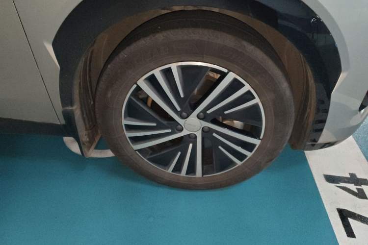 Used Lynk & Co 08 EM-P 2025 120km Long-Range Halo Right Front Wheel Hub