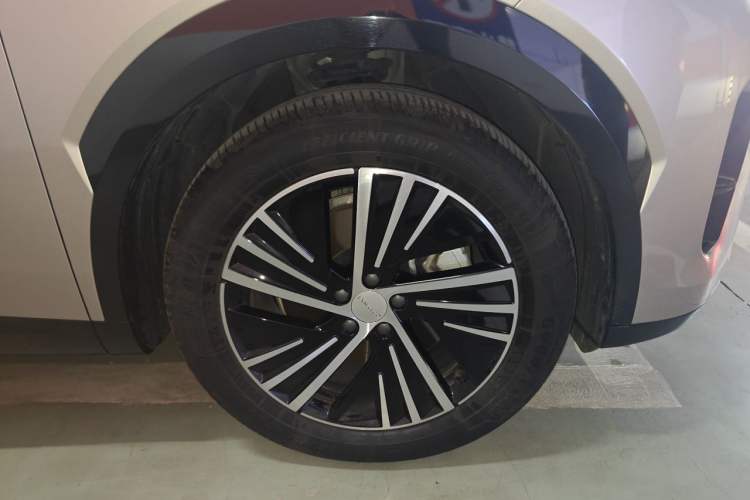 Used Lynk & Co 08 EM-P 2025 120km Long-Range Pro Right Front Wheel Hub