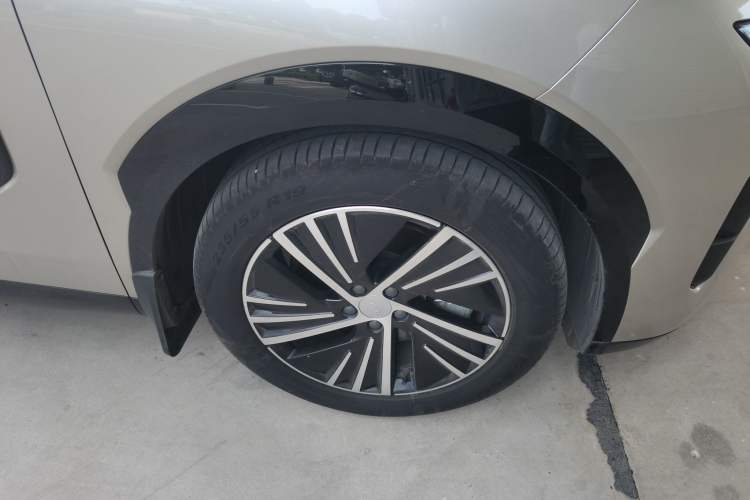 Used Lynk & Co 08 EM-P 2025 120km Long-Range Halo Right Front Wheel Hub