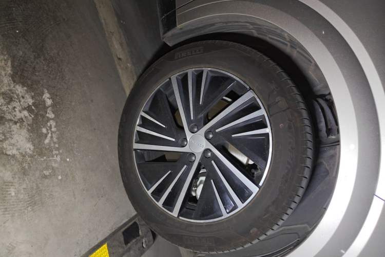 Used Lynk & Co 08 EM-P 2025 120km Long-Range Halo Right Front Wheel Hub