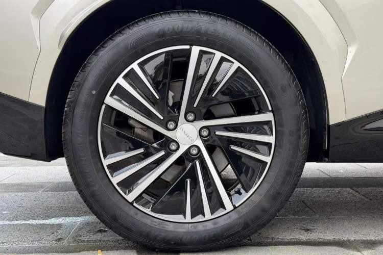 Used Lynk & Co 08 EM-P 2025 120km Long-Range Halo Right Rear Wheel Hub