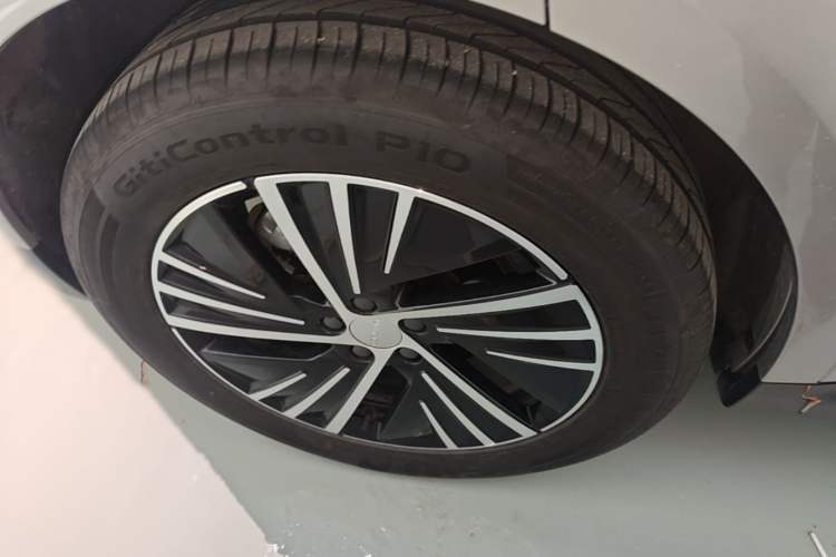 Used Lynk & Co 08 EM-P 2025 120km Long-Range Pro Right Rear Wheel Hub