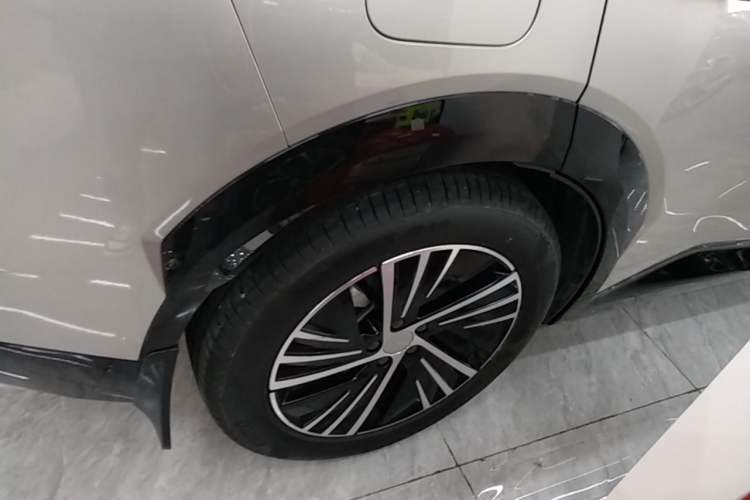 Used Lynk & Co 08 EM-P 2025 120km Long-Range Halo Right Rear Wheel Hub