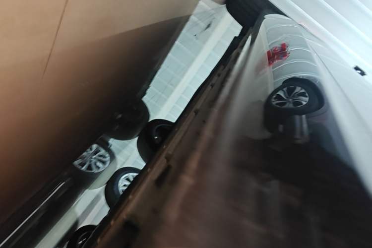 Used Lynk & Co 08 EM-P 2025 120km Long-Range Halo Right Side Sill