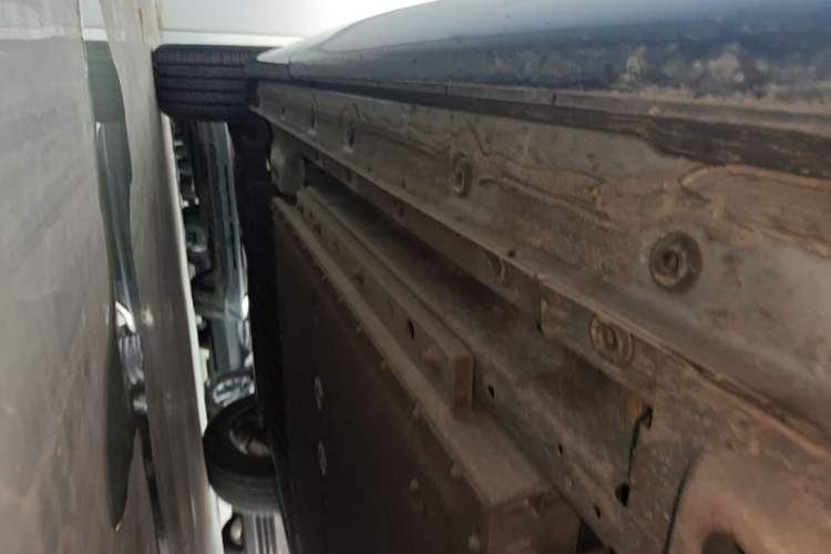 Used Lynk & Co 08 EM-P 2025 120km Long-Range Pro Right Side Sill