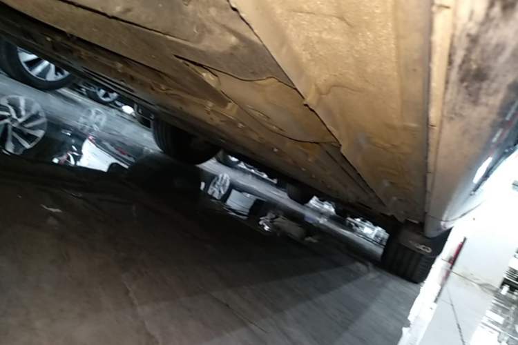 Used Lynk & Co 08 EM-P 2025 120km Long-Range Halo Right Side Sill