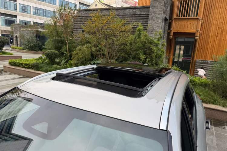 Used Lynk & Co 08 EM-P 2025 120km Long-Range Halo Roof