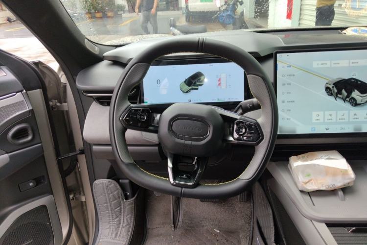 Used Lynk & Co 08 EM-P 2025 120km Long-Range Pro Steering Wheel