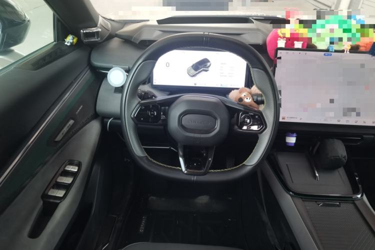 Used Lynk & Co 08 EM-P 2025 120km Long-Range Halo Steering Wheel
