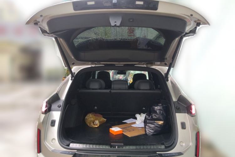 Used Lynk & Co 08 EM-P 2025 120km Long-Range Pro Trunk