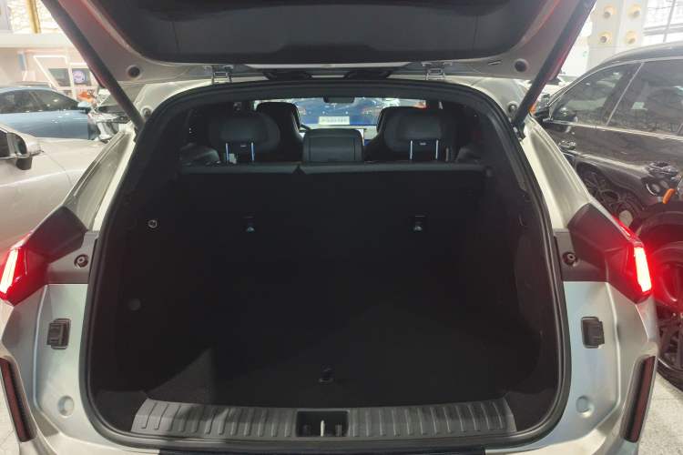 Used Lynk & Co 08 EM-P 2025 120km Long-Range Pro Trunk