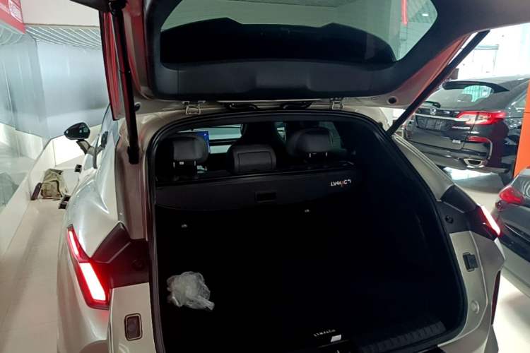 Used Lynk & Co 08 EM-P 2025 120km Long-Range Halo Trunk