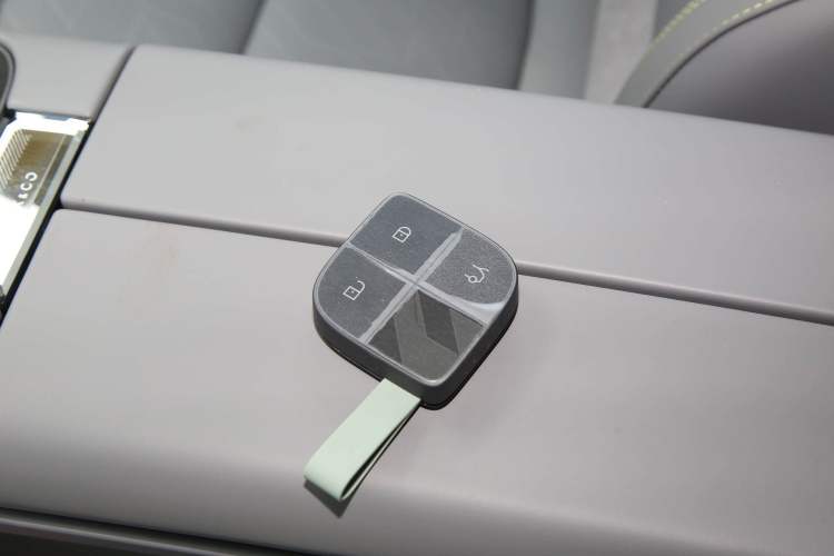 Used Lynk & Co 08 EM-P 2025 120km Long-Range Halo Vehicle Key