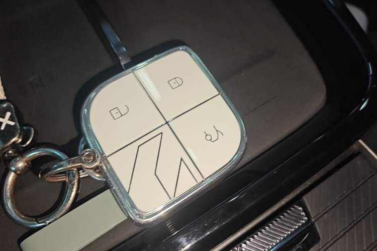 Used Lynk & Co 08 EM-P 2025 120km Long-Range Halo Vehicle Key
