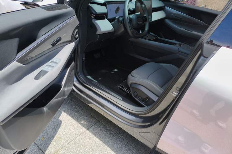 Used Lynk & Co 08 EM-P 2025 120km Long-Range Pro Driver Seat