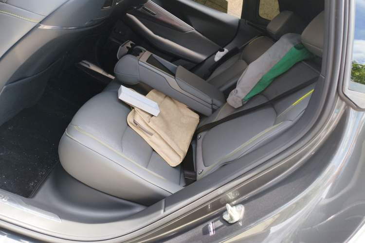 Used Lynk & Co 08 EM-P 2025 120km Long-Range Pro Left Rear Seat