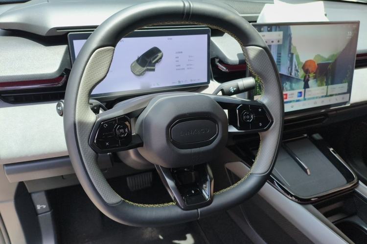 Used Lynk & Co 08 EM-P 2025 120km Long-Range Pro Steering Wheel