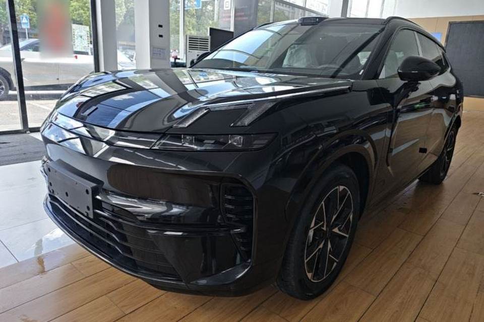 Lynk & Co 08 EM-P 2026
