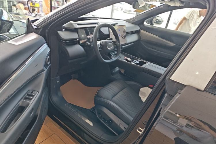 Used Lynk & Co 08 EM-P 2026 Model 230 Extra-Long-Range Ultra H7 Driver Seat