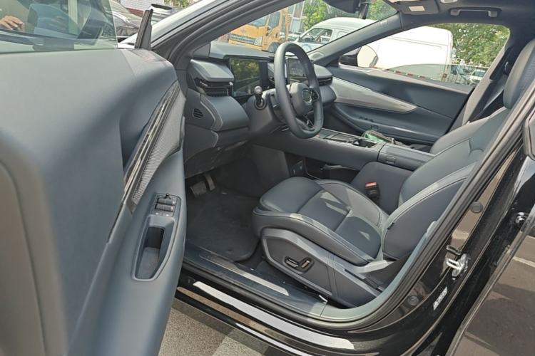 Used Lynk & Co 08 EM-P 2026 Model 160 Long-Range Max Driver Seat