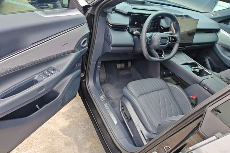 Used Lynk & Co 08 EM-P 2026 Model 160 Long-Range Ultra Driver Seat