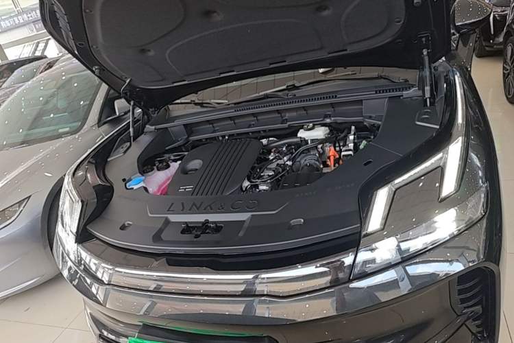 Used Lynk & Co 08 EM-P 2026 Model 210 Four-Wheel Drive Performance Ultra H7 Engine Bay
