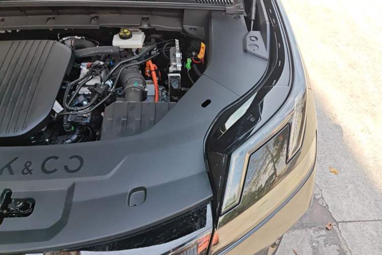 Used Lynk & Co 08 EM-P 2026 Model 160 Long-Range Max Engine Bay Left