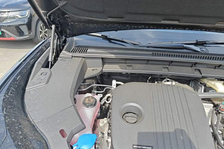 Used Lynk & Co 08 EM-P 2026 Model 160 Long-Range Max Engine Bay Right