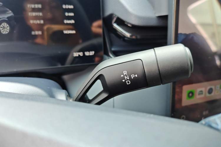 Used Lynk & Co 08 EM-P 2026 Model 160 Long-Range Ultra Gear Lever