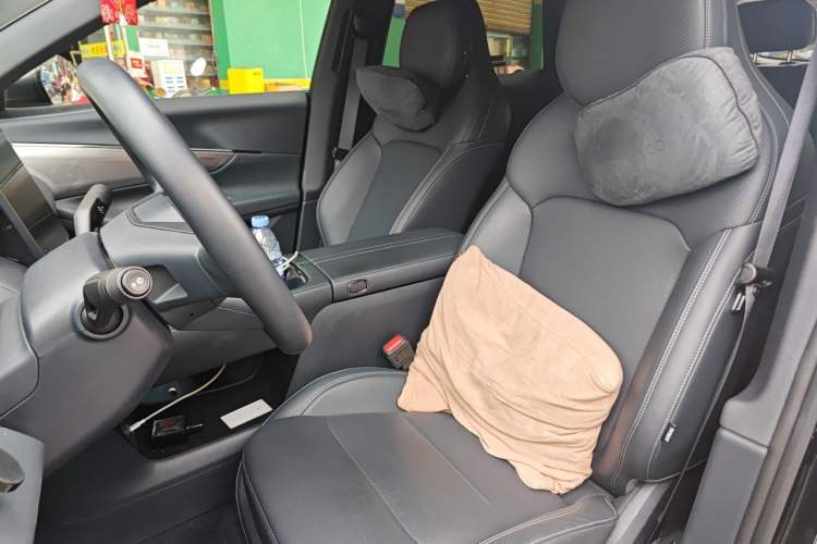 Used Lynk & Co 08 EM-P 2026 Model 160 Long-Range Max Left Front Seat