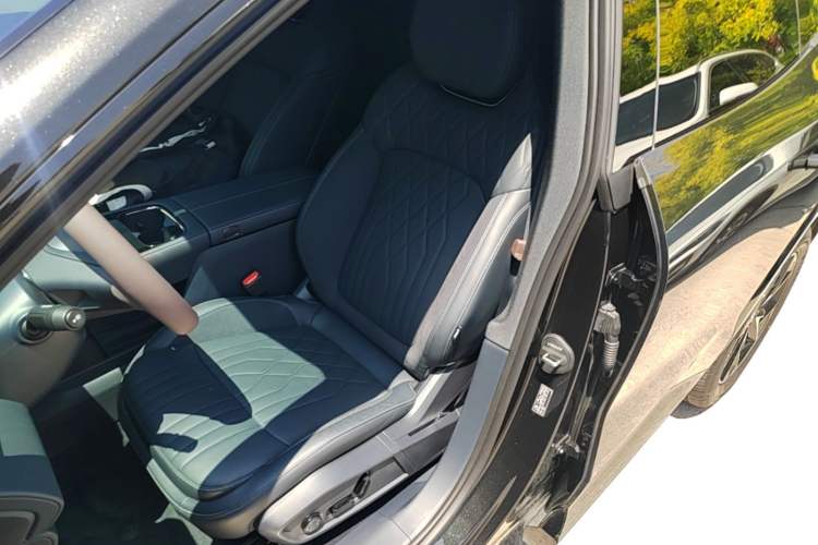 Used Lynk & Co 08 EM-P 2026 Model 160 Long-Range Ultra Left Front Seat