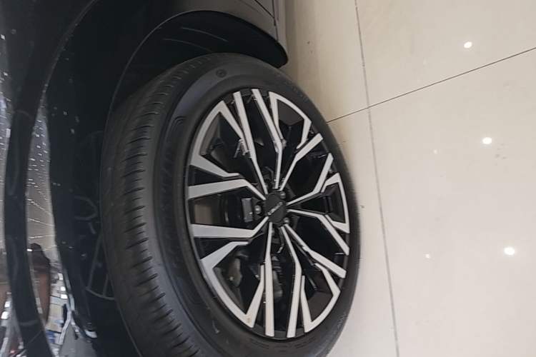 Used Lynk & Co 08 EM-P 2026 Model 210 Four-Wheel Drive Performance Ultra H7 Left Front Wheel Hub
