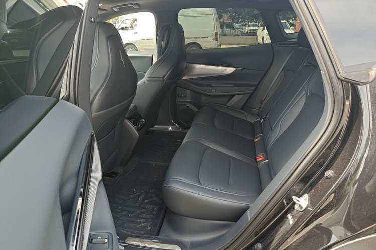Used Lynk & Co 08 EM-P 2026 Model 160 Long-Range Max Left Rear Seat