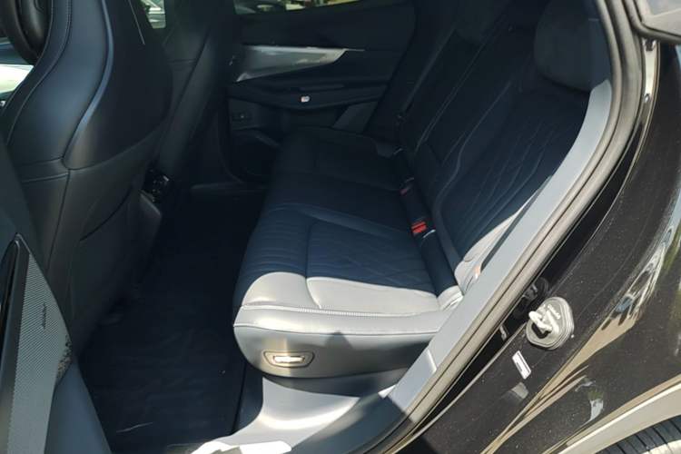 Used Lynk & Co 08 EM-P 2026 Model 160 Long-Range Ultra Left Rear Seat