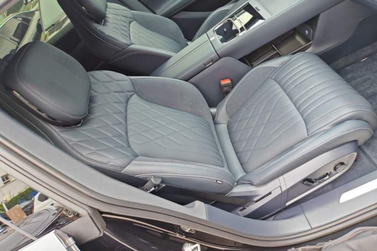 Used Lynk & Co 08 EM-P 2026 Model 160 Long-Range Ultra Right Front Seat