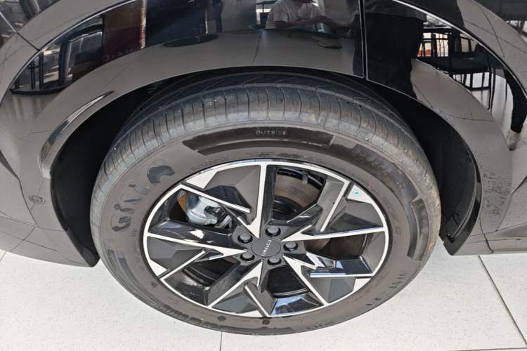 Used Lynk & Co 08 EM-P 2026 Model 230 Extra-Long-Range Ultra H7 Right Rear Wheel Hub