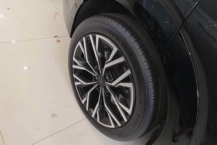 Used Lynk & Co 08 EM-P 2026 Model 210 Four-Wheel Drive Performance Ultra H7 Right Rear Wheel Hub