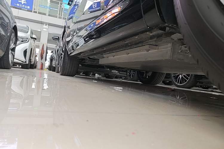 Used Lynk & Co 08 EM-P 2026 Model 210 Four-Wheel Drive Performance Ultra H7 Right Side Sill