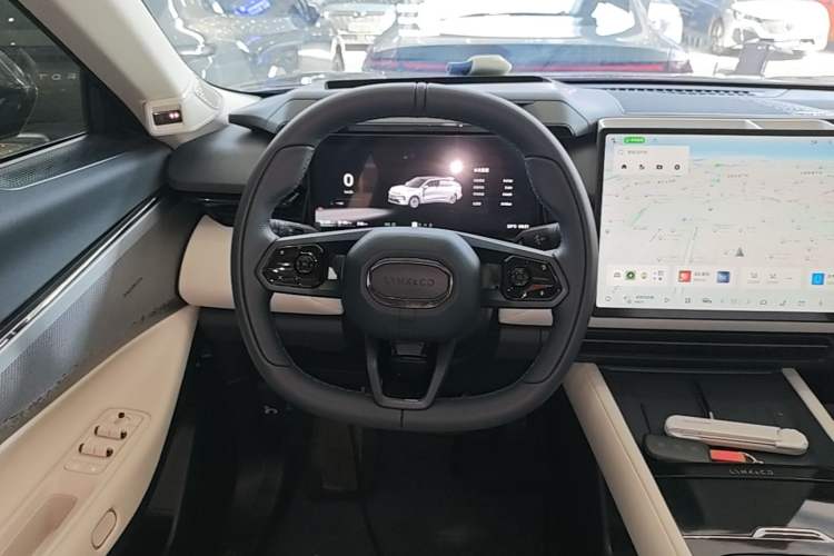 Used Lynk & Co 08 EM-P 2026 Model 210 Four-Wheel Drive Performance Ultra H7 Steering Wheel