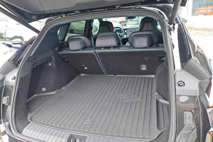 Used Lynk & Co 08 EM-P 2026 Model 160 Long-Range Ultra Trunk