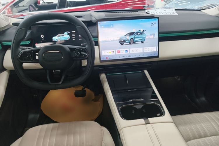 Used Lynk & Co 08 EM-P 2026 Model 210 Four-Wheel Drive Performance Ultra H7 Center Console