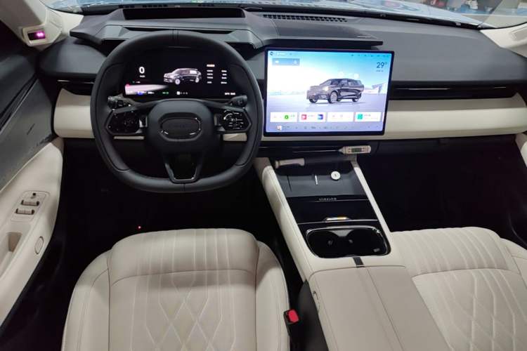Used Lynk & Co 08 EM-P 2026 Model 210 Four-Wheel Drive Performance Ultra H7 Center Console